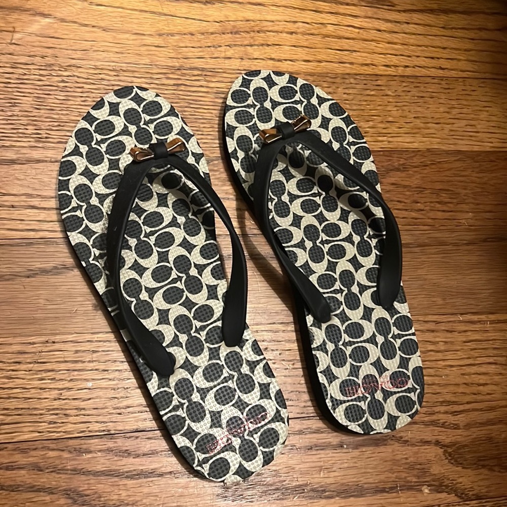 Coach flip flops, size 5-6. Perfect Condition!